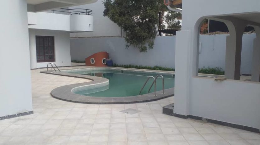 grande villa avec piscine à louer mermoz