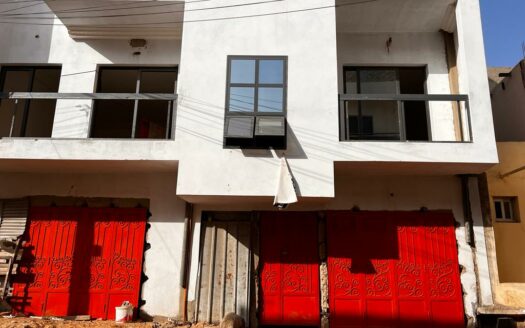 Immeuble R+4 et une terrasse à vendre Aux Maristes
