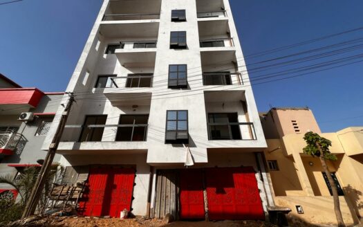 Immeuble R+4 et une terrasse à vendre Aux Maristes