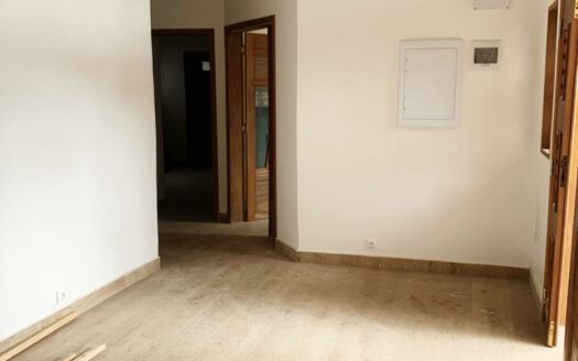 Appartement F4  au RDC à louer à Derklé