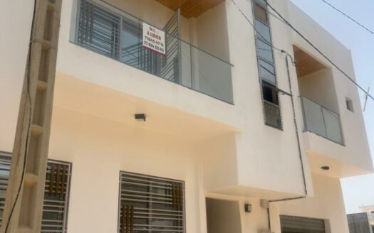 Villa R+1 à louer à Zac Mbao Cité Sonatel