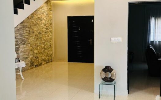 Villa R+2 à louer aux Mamelles Dakar