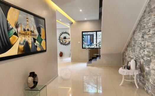 Villa R+2 à louer aux Mamelles Dakar