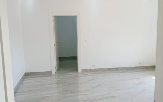 Appartement F4 à louer au Point E