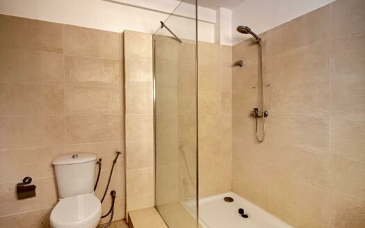 Villa R+1 à Louer à Yoff