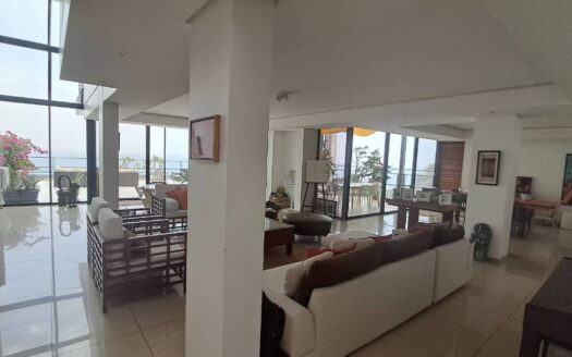 Appartement en duplex à louer à Fann Mermoz sur la corniche avec vue sur mer