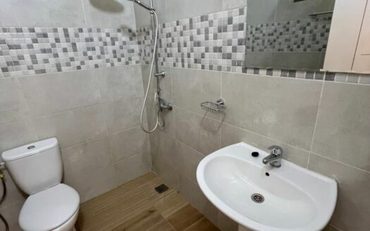 Villa R+2 à louer à Sipres Mbao