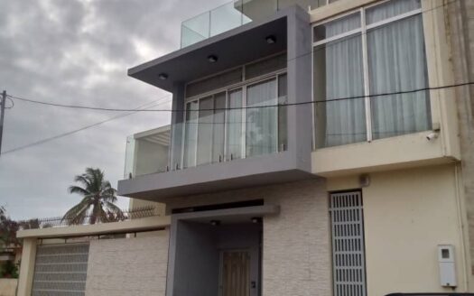 Villa r+1 à louer maristes cité Ady Niang