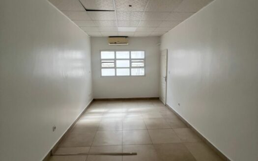 Plateau de Bureau à louer Point E