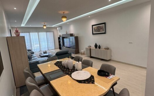 Appartement F4 en meublé à louer à Fann Hock avec vue sur mer.