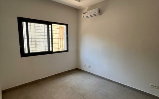 Appartement F4 à louer au Point E