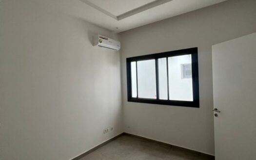 Appartement F4 à louer au Point E