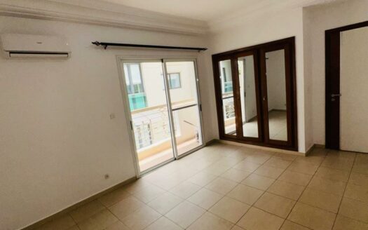Appartement F4  à louer au Point E