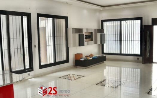 Villa R+2 à louer à Mermoz