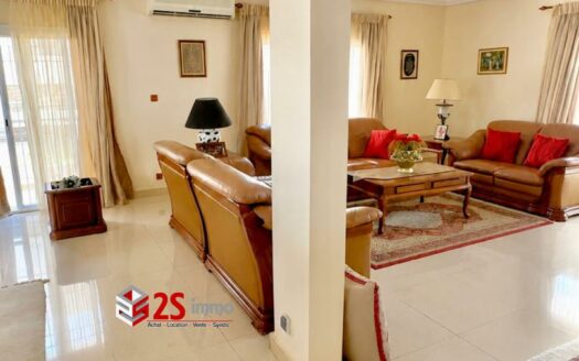 Villa en R+2 à vendre  aux Almadies