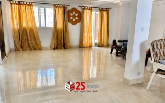Villa en R+2 à vendre  aux Almadies