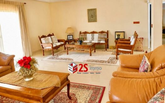 Villa en R+2 à vendre  aux Almadies