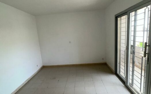 Villa en R+1 à louer à la cité Biagui