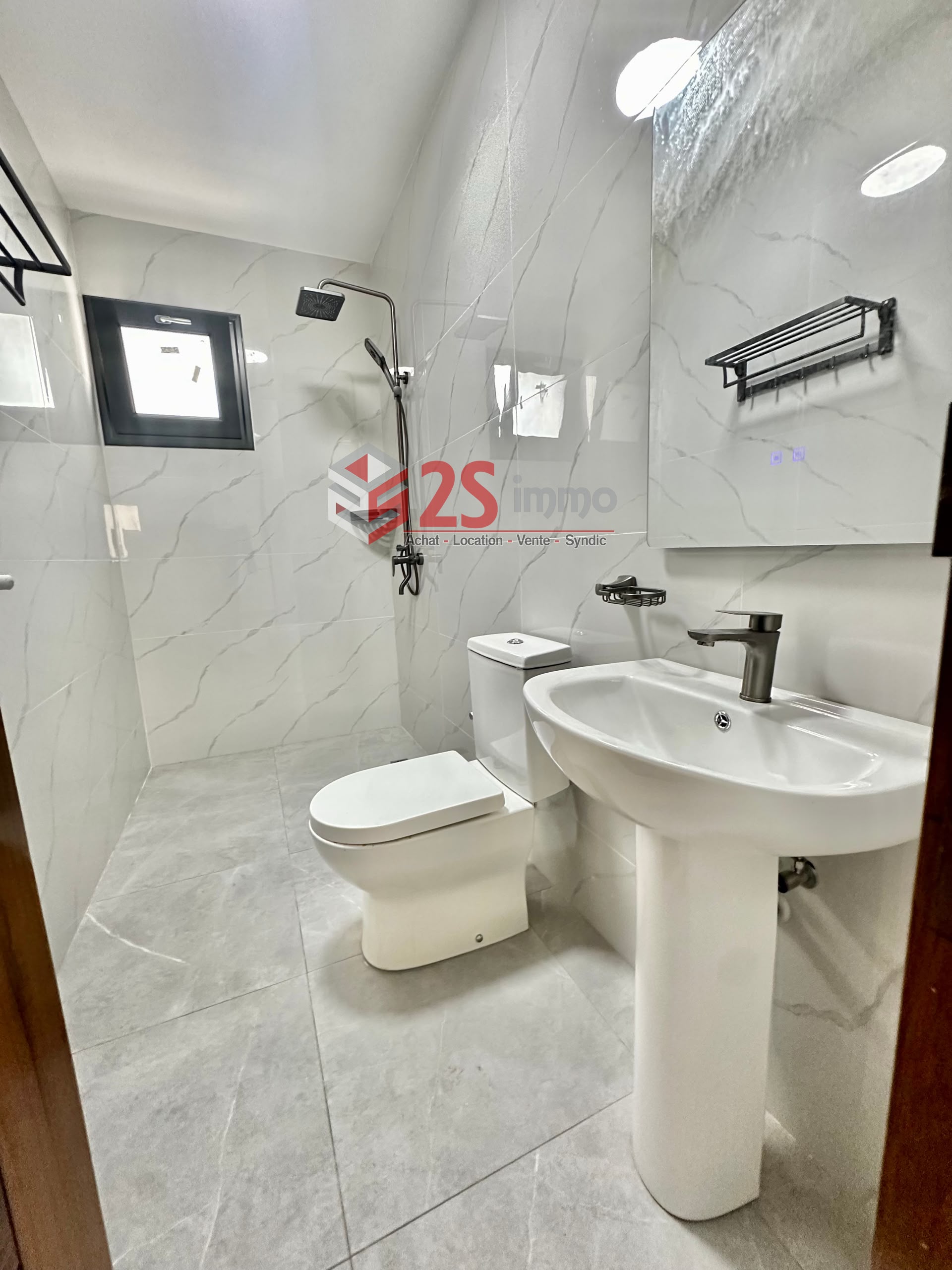 Appartement F4 à louer à la Sicap Foire