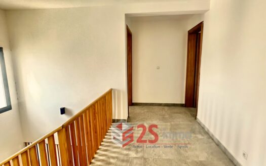 Duplex F4 à louer au Point E