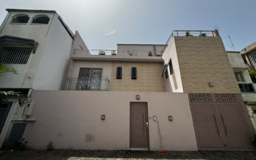 Villa en R+1 à louer à Sipres Mermoz