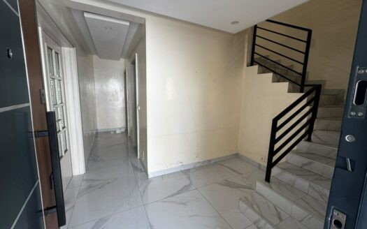 Villa en R+1 à louer à Sipres Mermoz